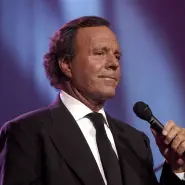 Cover art for Preguntale lyrics by Julio Iglesias